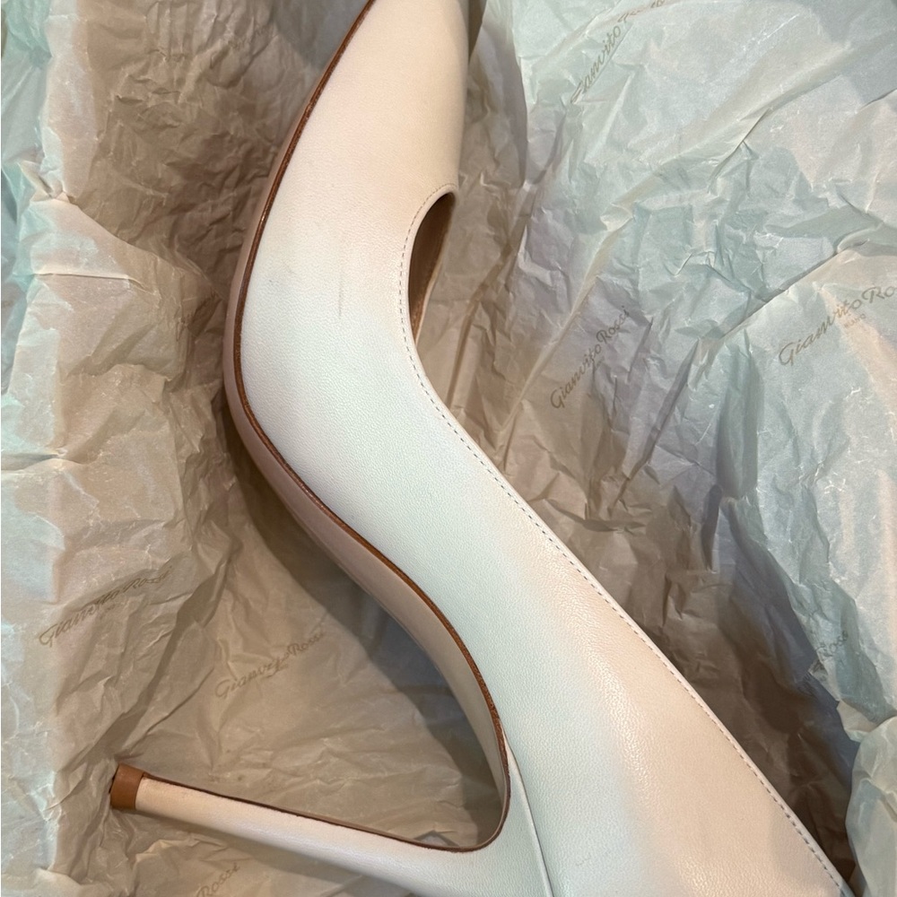 Gianvito Rossi 105 Pumps • Ivory Leather • Size 39 (US 9) - Picture 6 of 12